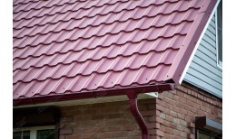 Угол желоба внешний Grand Line 90 гр 125 мм RAL 3005 красное вино